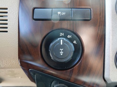 Used 2014 Ford F250 Lariat w/ Chrome Package image 31