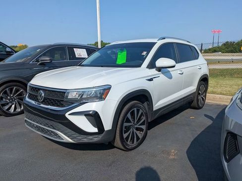 Used 2022 Volkswagen Taos SE FWD image 5