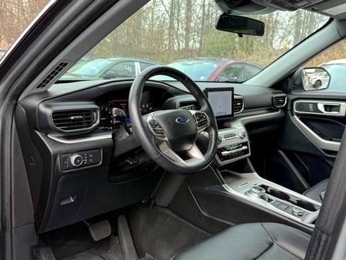 Certified 2022 Ford Explorer XLT w/ Equipment Group 202A image 17