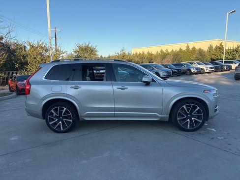 Used 2018 Volvo XC90 T6 Momentum w/ Convenience Package image 3