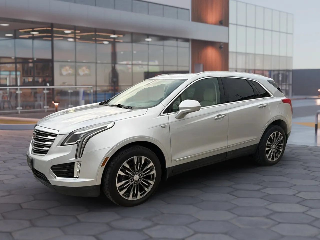 Used 2017 Cadillac XT5 Premium Luxury FWD image 2