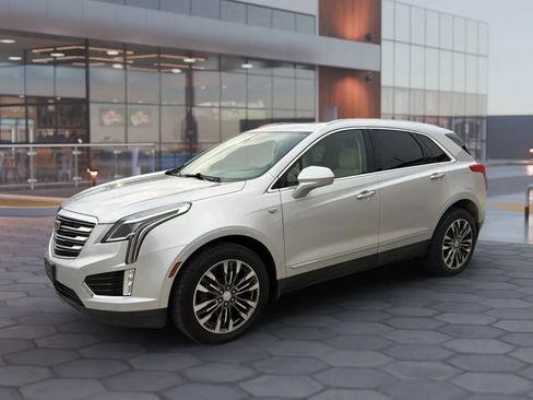 Used 2017 Cadillac XT5 Premium Luxury FWD image 2