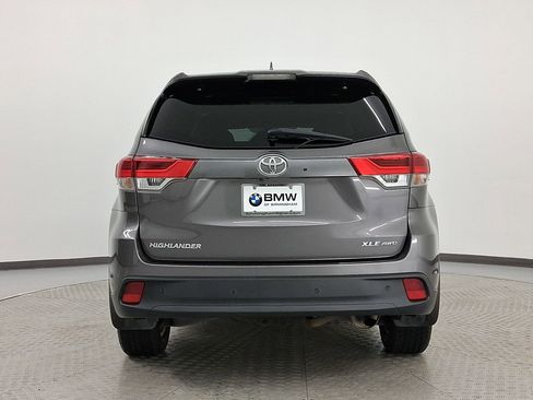 Used 2019 Toyota Highlander XLE image 10