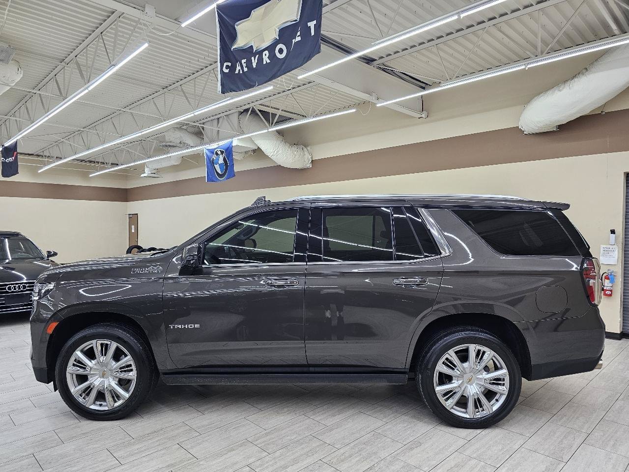 Used 2021 Chevrolet Tahoe High Country w/ Premium Package AWD/4WD image 9