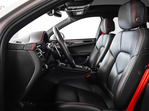 Certified 2022 Porsche Macan S w/ Premium Package Plus image 5