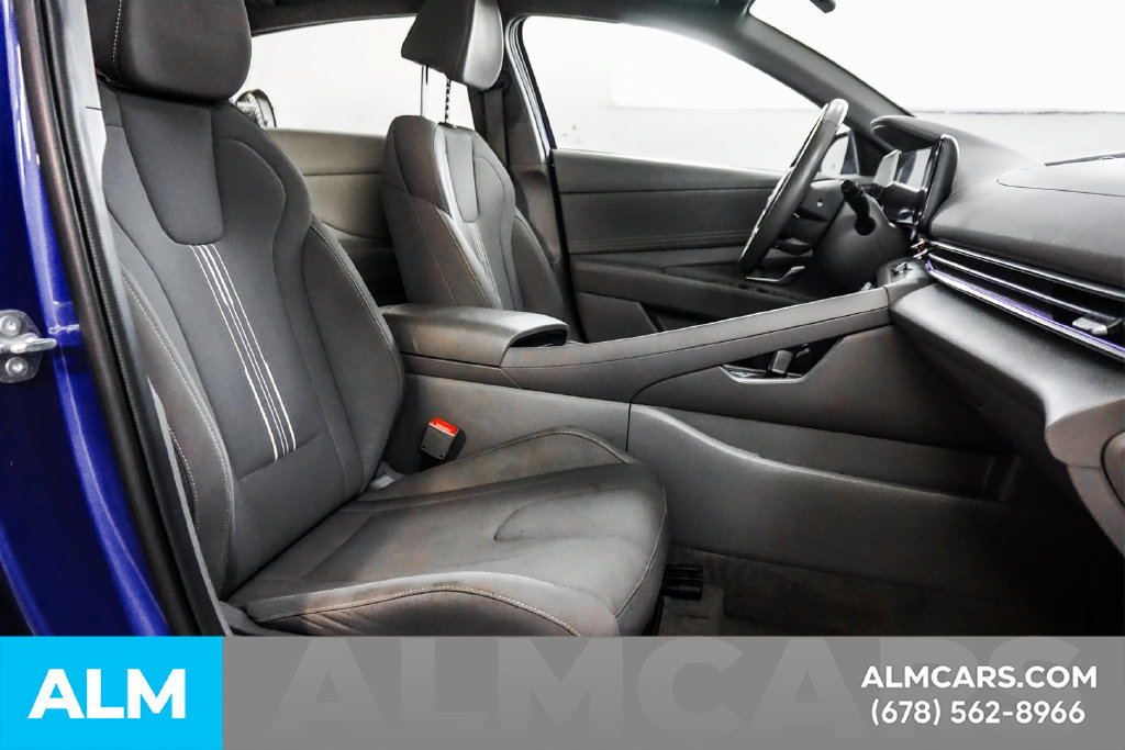 Used 2025 Hyundai Elantra SEL FWD image 19