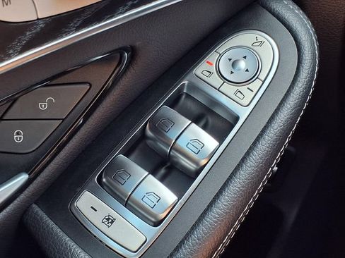 Used 2018 Mercedes-Benz GLC 300 4MATIC image 29