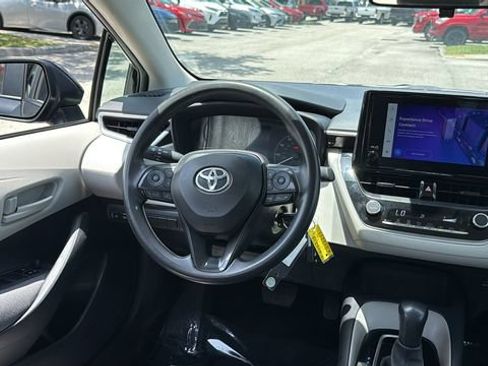 Used 2025 Toyota Corolla LE FWD image 13