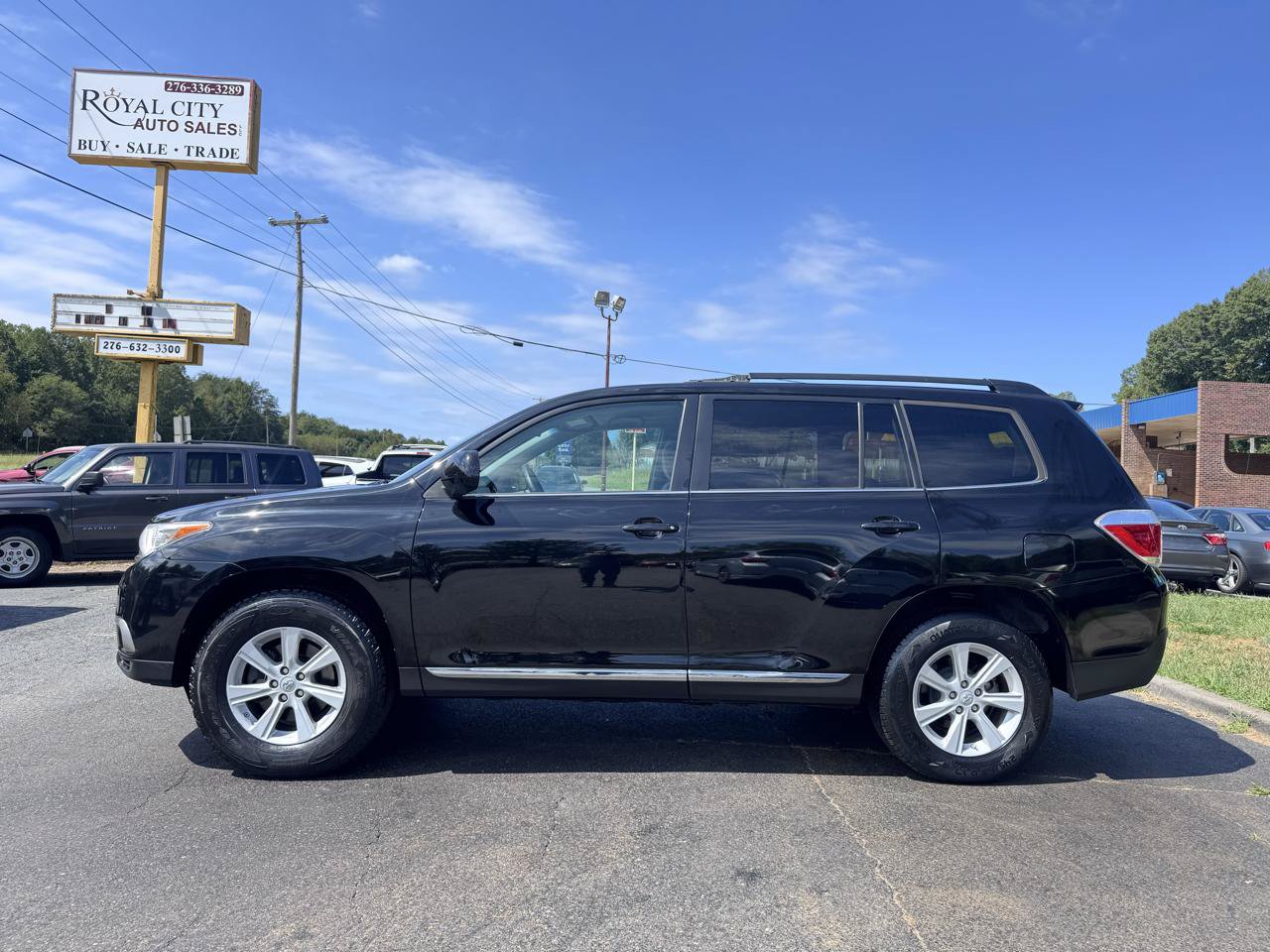 Used 2013 Toyota Highlander Plus FWD image 8