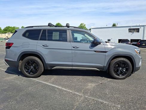 Used 2024 Volkswagen Atlas Peak Edition SE AWD/4WD image 7