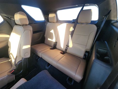 Used 2023 Chevrolet Traverse Premier image 39