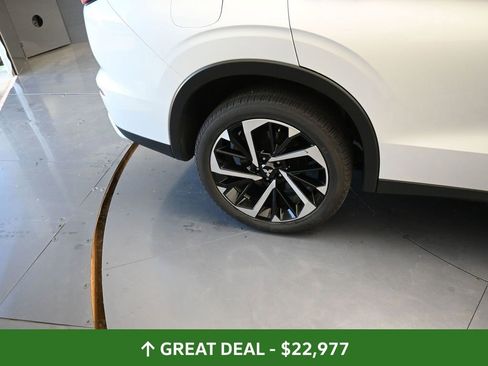 Used 2024 Mitsubishi Outlander SE image 24