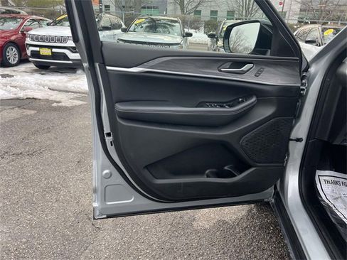 Certified 2023 Jeep Grand Cherokee Limited image 19