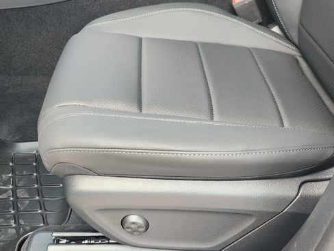 New 2026 Mercedes-Benz GLE 450e 4MATIC image 23