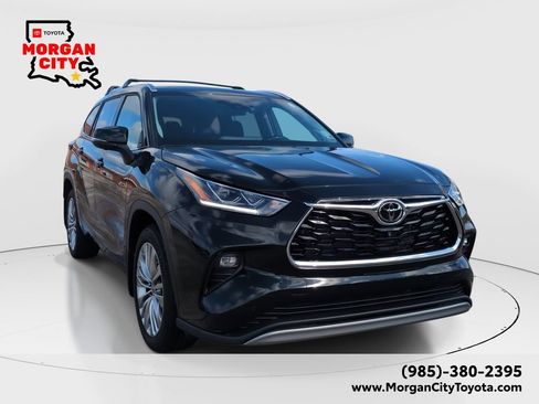 Used 2025 Toyota Highlander Platinum AWD/4WD image 1