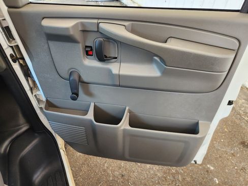 Used 2005 Chevrolet Express 2500 Extended RWD image 13