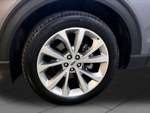 Used 2022 Ford Explorer Platinum w/ Equipment Group 601A AWD/4WD image 9