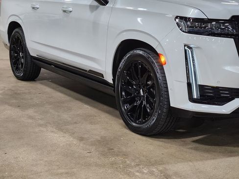 Used 2022 Cadillac Escalade ESV Sport Platinum w/ LPO, ONYX Package image 16