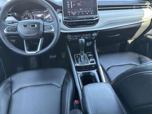 Used 2025 Jeep Compass Limited image 16