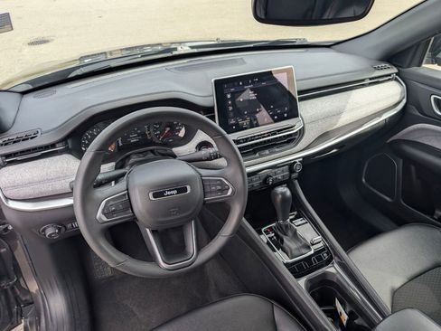 Used 2024 Jeep Compass Latitude image 10