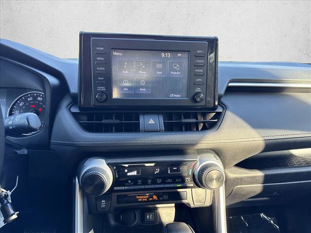 Used 2019 Toyota RAV4 LE FWD image 10