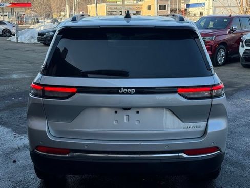 Used 2024 Jeep Grand Cherokee Limited RWD image 6