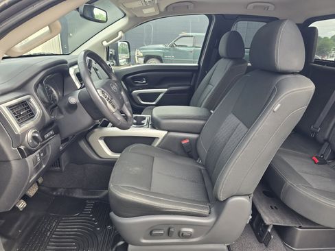 Used 2018 Nissan Titan SV w/ SV Convenience Package AWD/4WD image 16