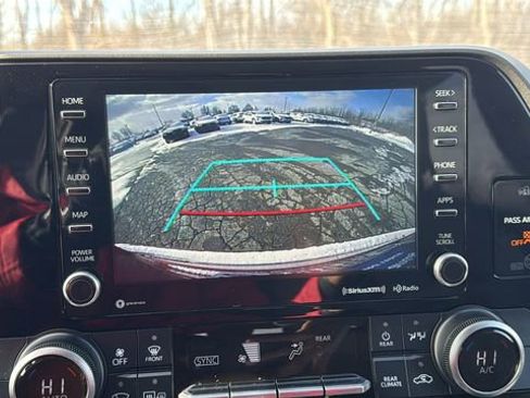 Used 2021 Toyota Highlander LE image 23