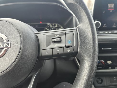 Used 2024 Nissan Rogue SV image 20