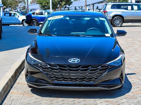 Used 2023 Hyundai Elantra SE FWD image 2