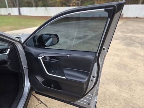 Used 2021 Toyota RAV4 LE w/ Carpet Mat Package (TMS) image 12