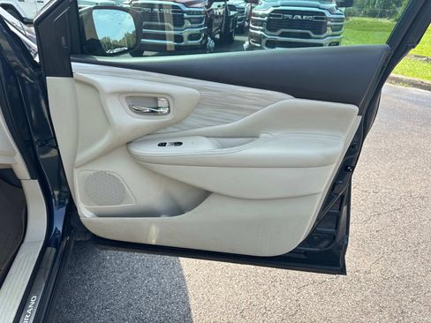Used 2018 Nissan Murano Platinum w/ Cargo Package FWD image 26