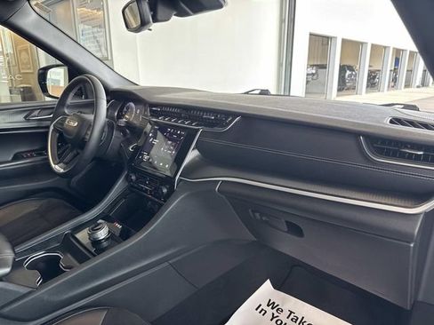 Used 2023 Jeep Grand Cherokee L Altitude AWD/4WD image 21