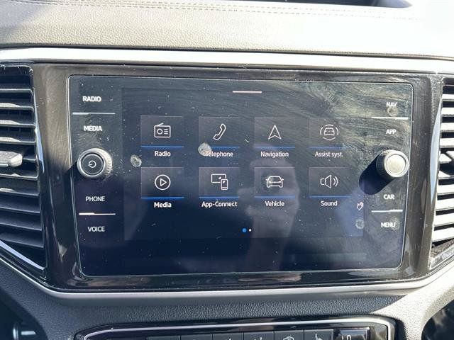 Used 2022 Volkswagen Atlas Cross Sport SEL R-Line AWD/4WD image 33