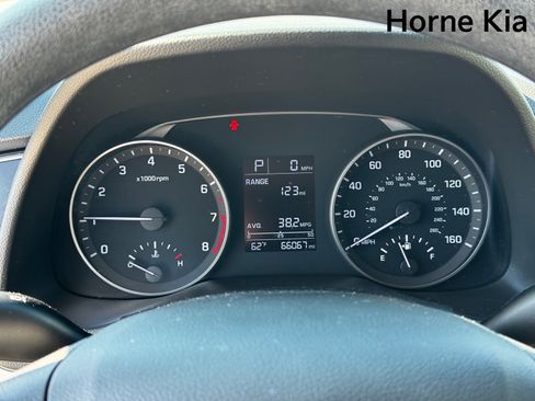 Used 2017 Hyundai Elantra SE image 17