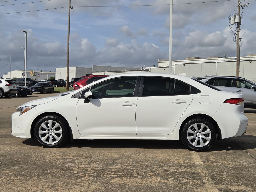 Used 2026 Toyota Corolla LE FWD image 6