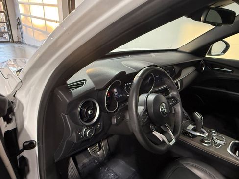 Used 2022 Alfa Romeo Stelvio Ti image 17