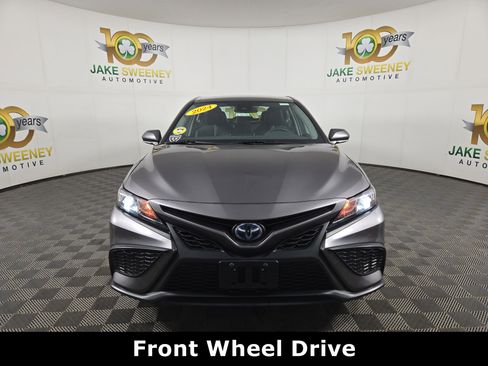 Used 2024 Toyota Camry SE image 2