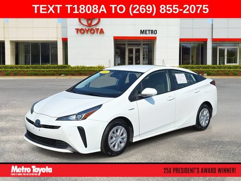 Used 2022 Toyota Prius LE FWD image 1