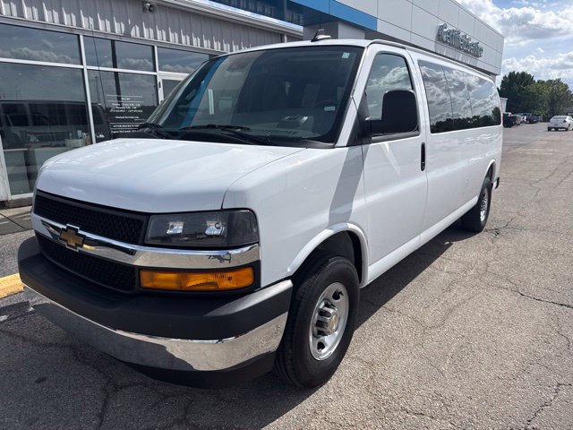 Used 2025 Chevrolet Express 3500 LT w/ LT Preferred Equipment Group RWD image 3