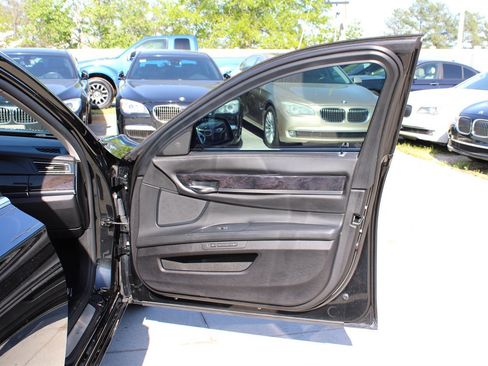 Used 2011 BMW 750i xDrive image 31