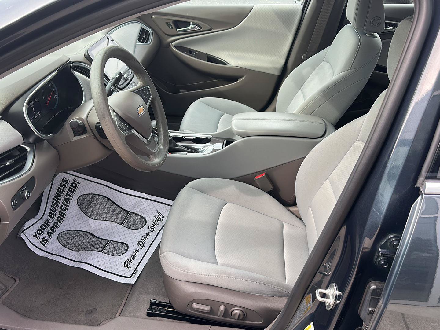 Used 2021 Chevrolet Malibu LT FWD image 18