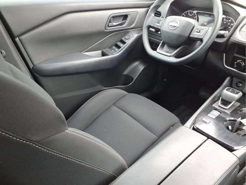 Used 2025 Nissan Rogue S FWD image 9