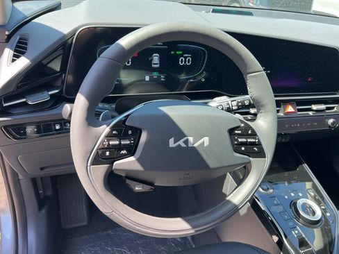 New 2025 Kia Niro EX w/ EX Cold Weather Package image 10