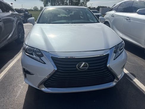 Used 2018 Lexus ES 350 w/ Luxury Package w/Wood Trim FWD image 3