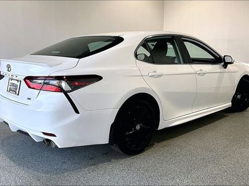 Used 2024 Toyota Camry SE image 5