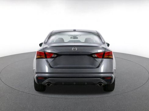 Used 2025 Nissan Altima 2.5 SV FWD image 8