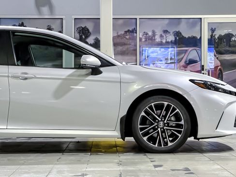 Used 2025 Toyota Camry XLE image 33