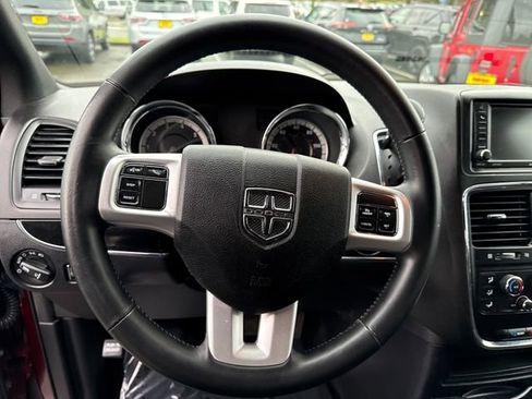 Used 2018 Dodge Grand Caravan SE image 21