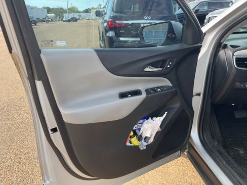 Used 2018 Chevrolet Equinox LT image 14